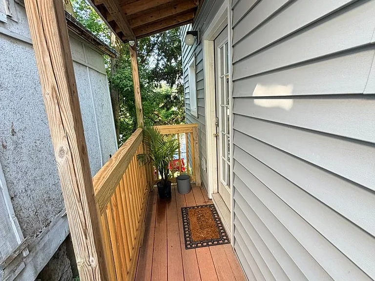 523 Jefferson St — Photo 3