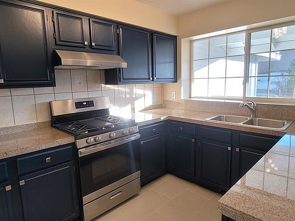 4th image of 3904 Sweetwater Dr
