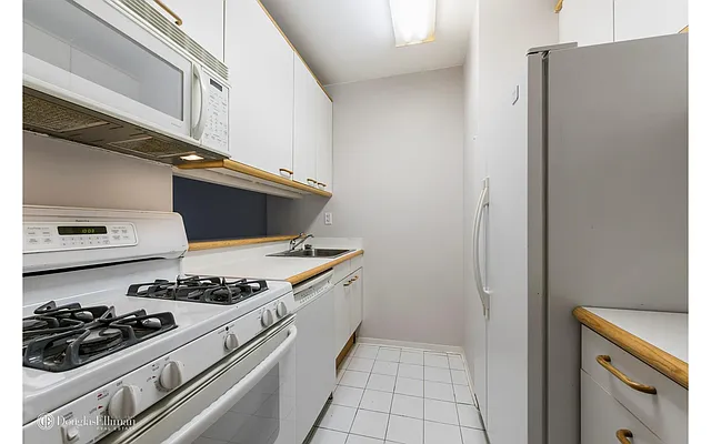 Rented by Douglas Elliman | media 10