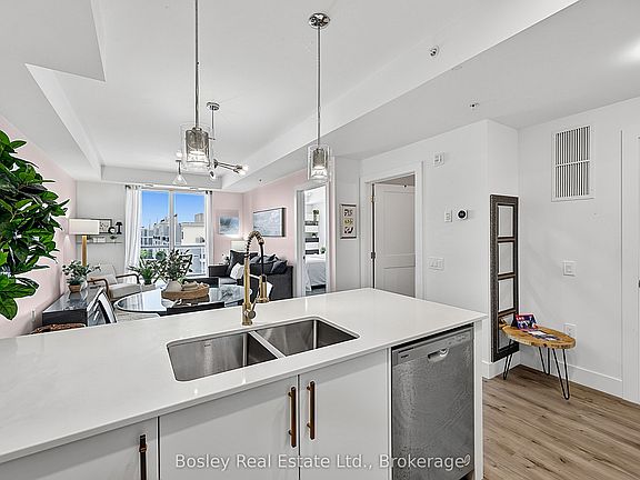 4th image of 4 Kimberly Ln #404