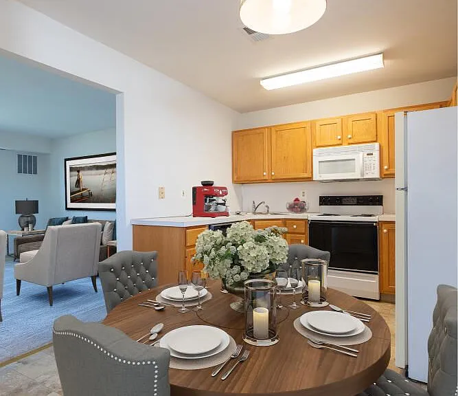 Fox Ridge and Lakeview Park Apartments — Photo 18