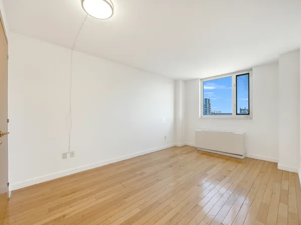 133-38 Sanford Avenue image 9 of 17