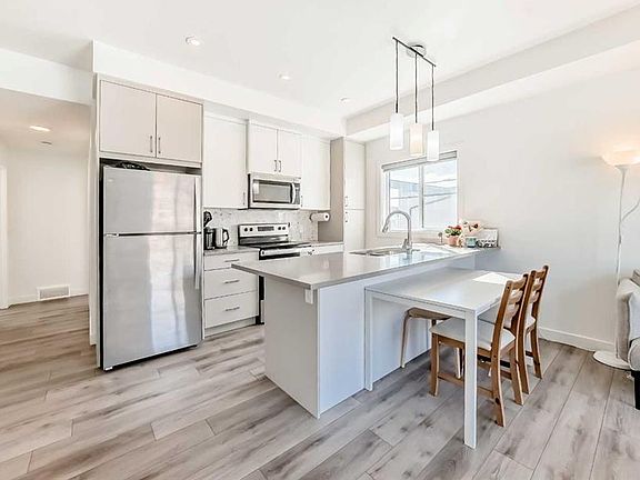 4th image of 123 W Spring Creek Cmn SW