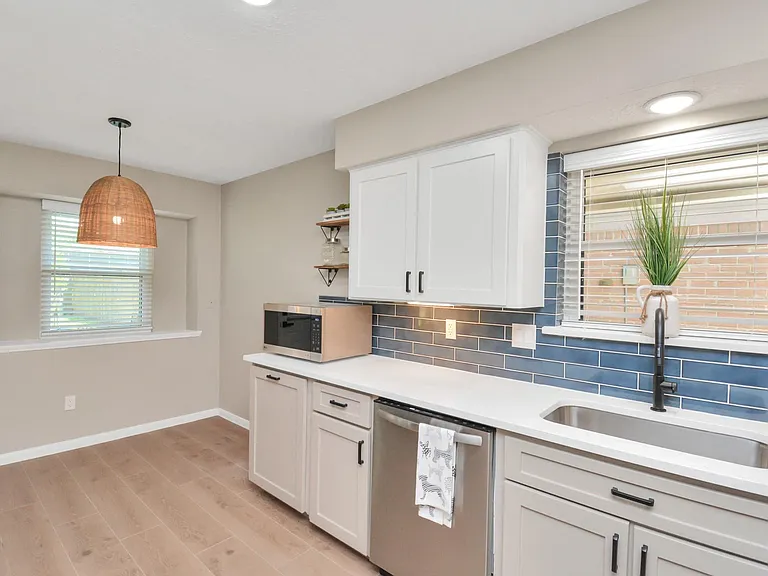 10550 Emnora Ln — Photo 7