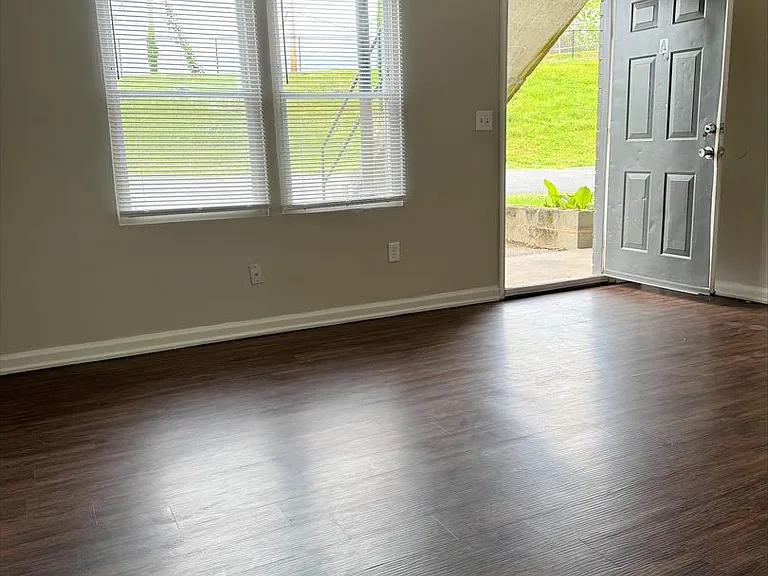 Hampton Avenue Apartments Comfortable Greenville Living Close to Everything — Photo 27