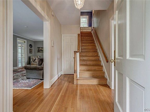 2nd image of 3318 Gloucester Rd