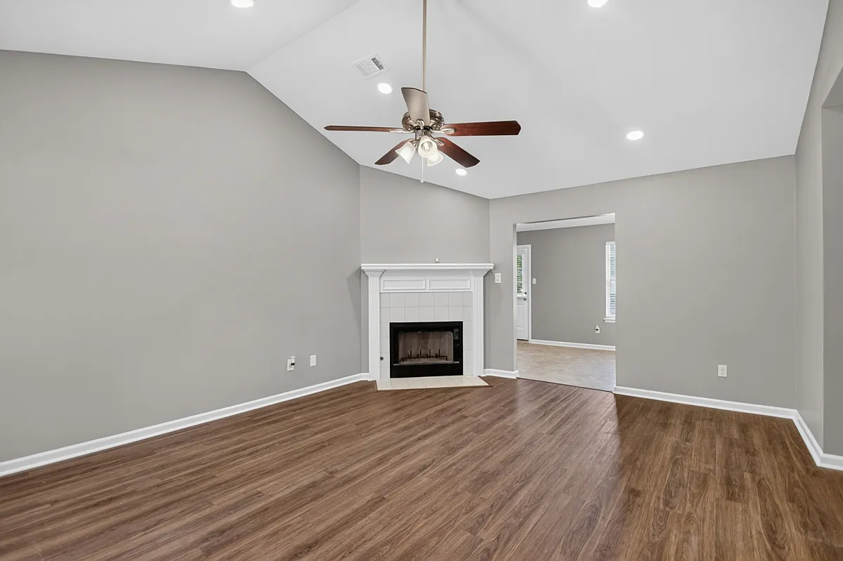 3 bed, 1414 sqft, $1,700 — Photo 3