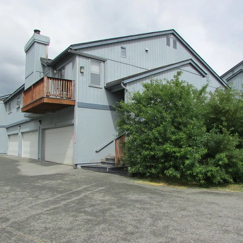 3 bed, 2.0 bath, 1147 sqft, $2,400 — Photo 1