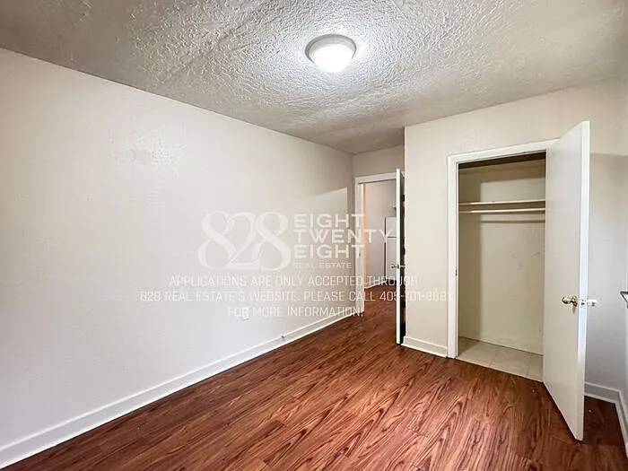 507 E Walnut St — Photo 16
