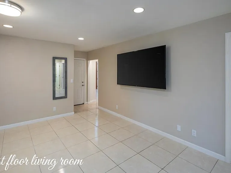 841 20th Ave — Photo 9