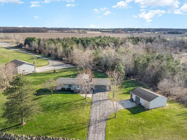 4890 Curve Rd, Freeland, MI 48623