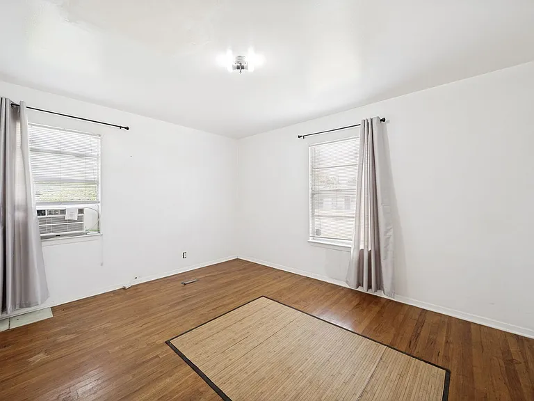 1431 Aransas Ave — Photo 20