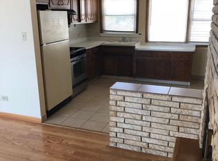 8300 W 95th St #2W, Hickory Hills, IL 60457