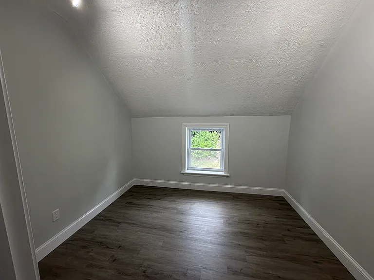 73-75 Draper Ave #75 — Photo 14