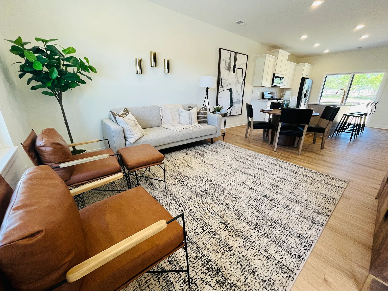 2 bed, 1130 sqft, $1,998 — Photo 2