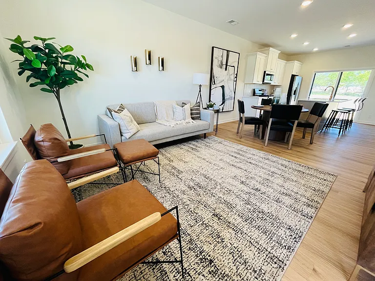 2823 Foxglove Ln — Photo 2