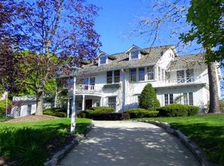 200 River Bluff Rd, Elgin, IL 60120