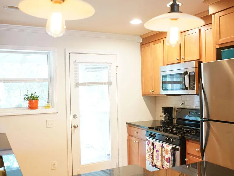 1067 Alta Ave NE #2 — Photo 13
