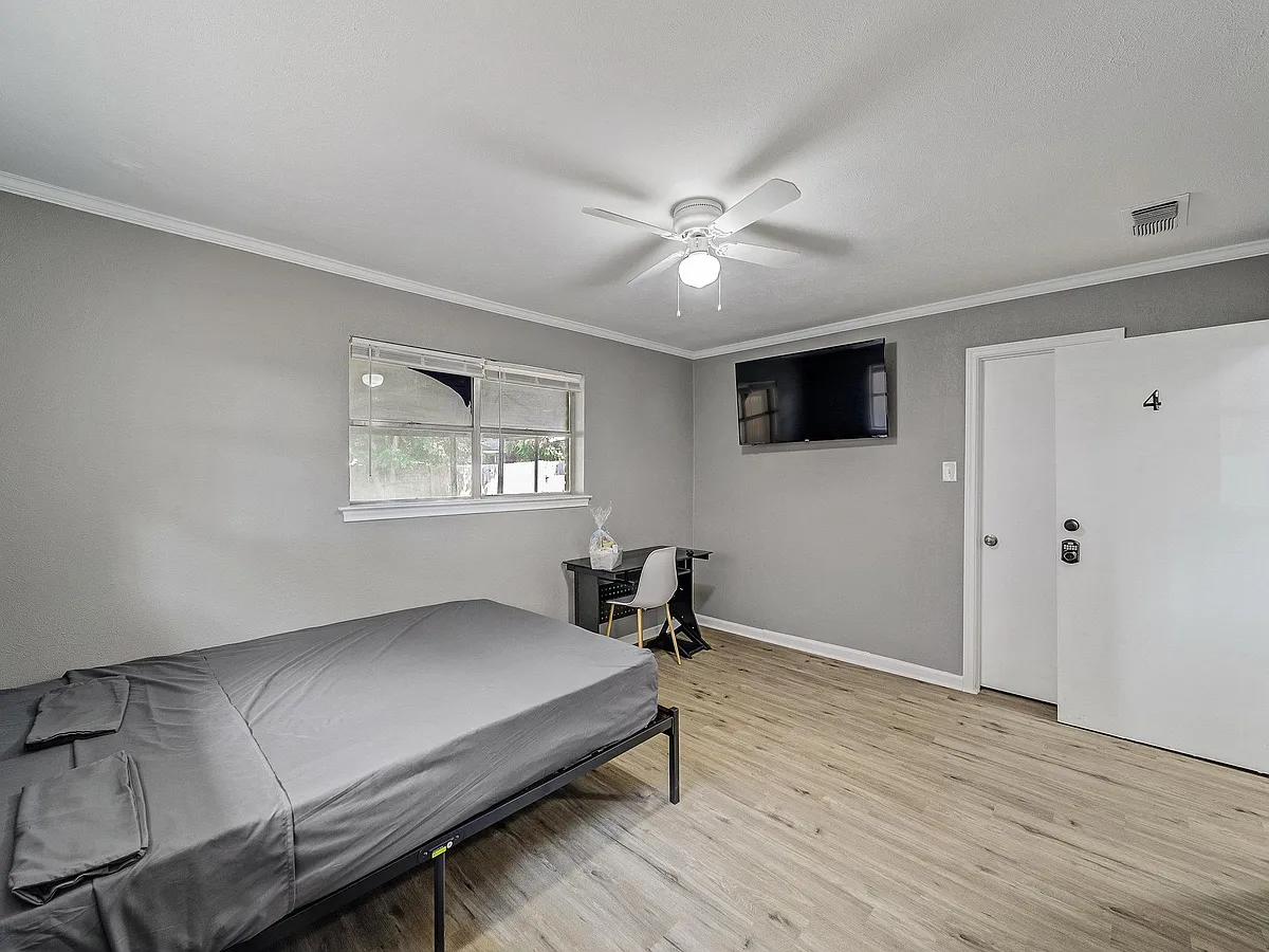 Building Photo - Clearglen Dr
