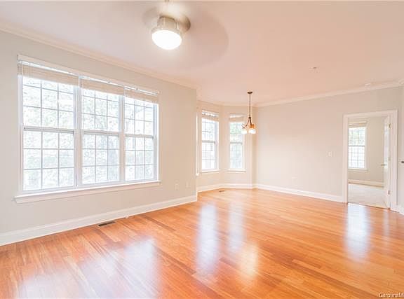 5th image of 6359 Park Creek Dr