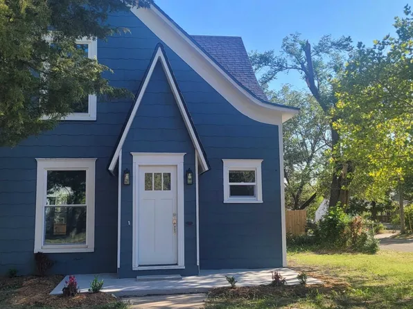 301 SE 4th St, Newton, KS 67114