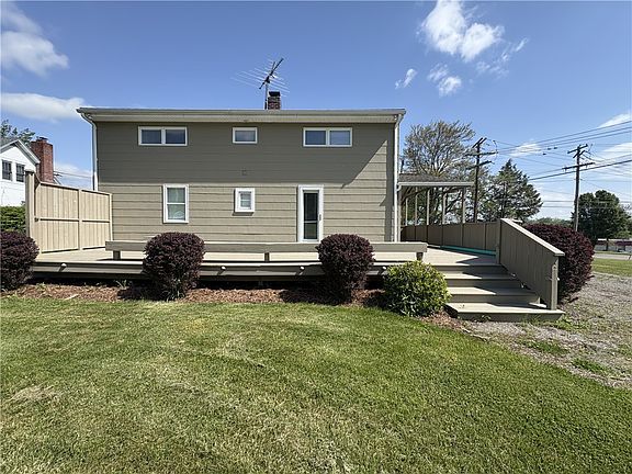 3rd image of 122 Browns Hill Rd