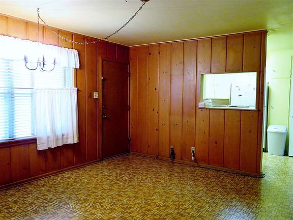 5th image of 1401 Pettit Dr