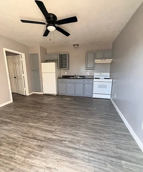 7046 Avenue Funit #C — Photo 6