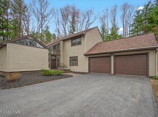 3 Stonegate Rd, Ballston Lake, NY 12019