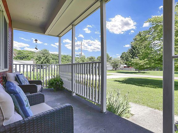 3rd image of 361 Meadow Ln