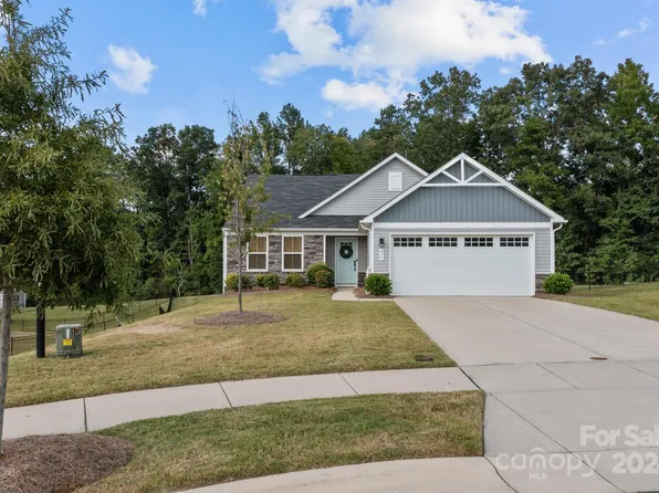 611 Holly Grove Ct NW, Concord, NC 28027