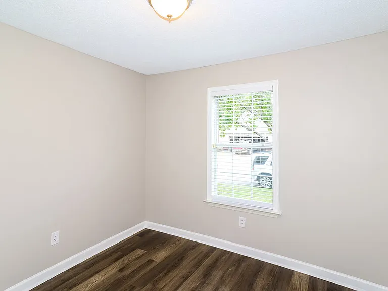 1123 Dove Hollow Cir W — Photo 12