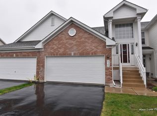 820 Stuarts Dr, Saint Charles, IL 60174