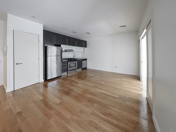 2nd image of 25 Montrose Ave APT 303