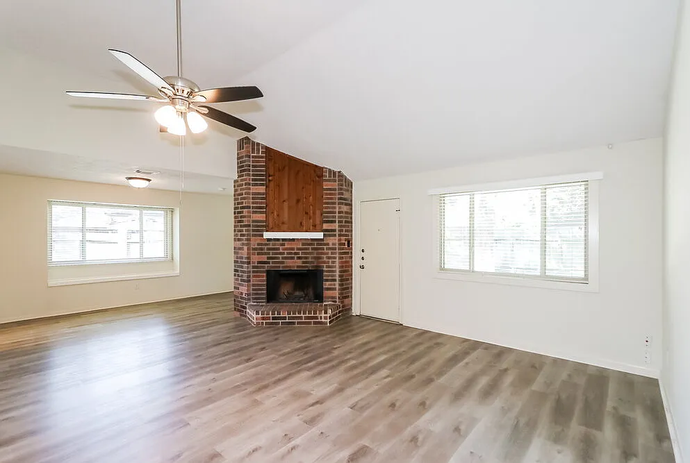 3 bed, 2.0 bath, 1637 sqft, $1,855 — Photo 4