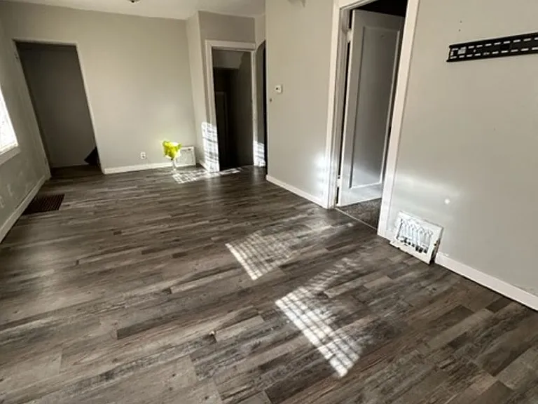 919 S Sherman Ave — Photo 2