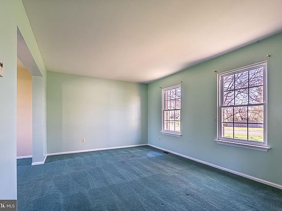 4th image of 894 Herman Rd