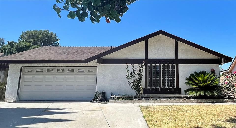 1st image of 18125 Parkvalle Cir