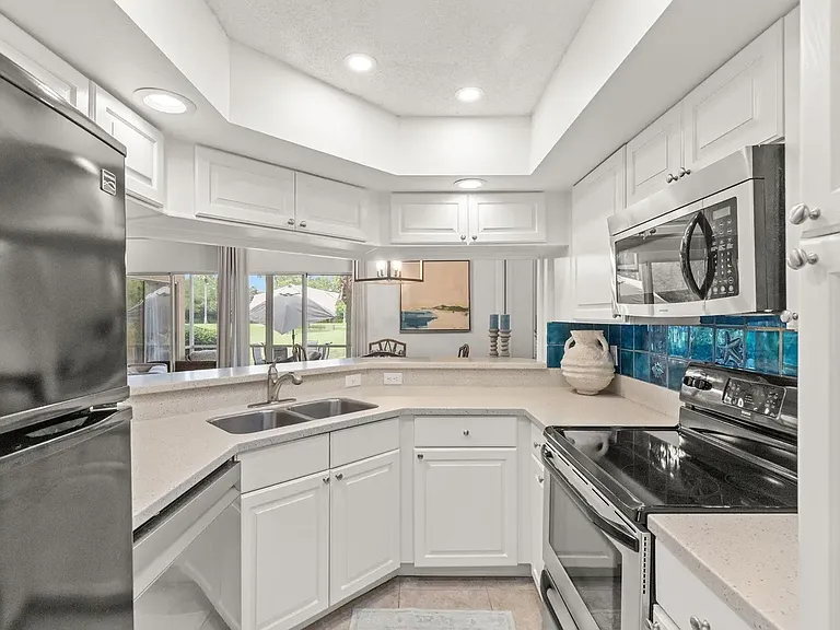 5238 Tivoli Dr — Photo 2
