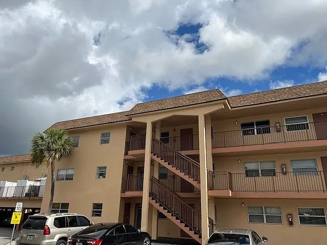 2 bed, 1.5 bath, 812 sqft, $1,800 — Photo 2
