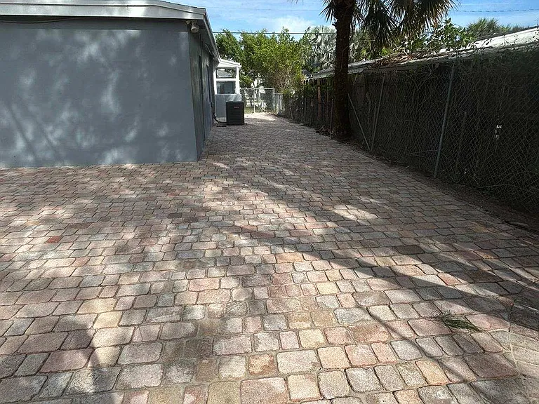5605 Pinewood Ave — Photo 21