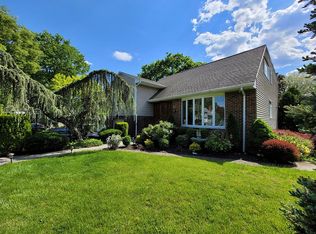 28 Dorchester Rd, Eastchester, NY 10709