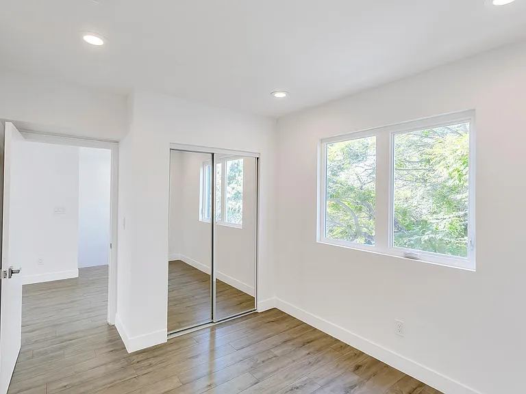 2518 Thurman Ave — Photo 9