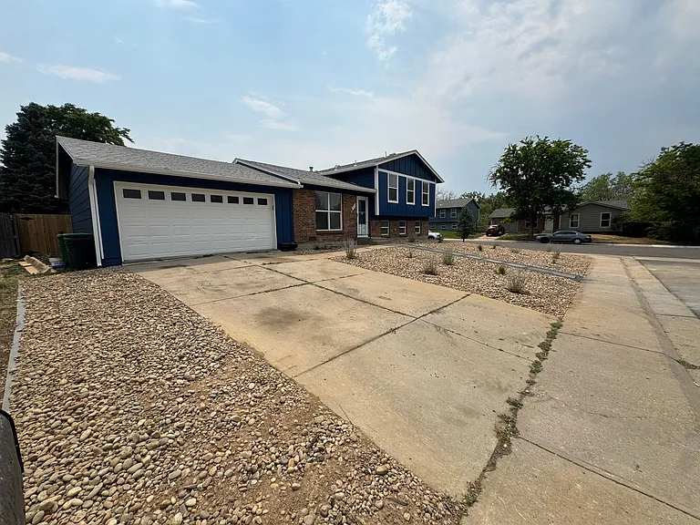 16004 E Adriatic Pl — Photo 2