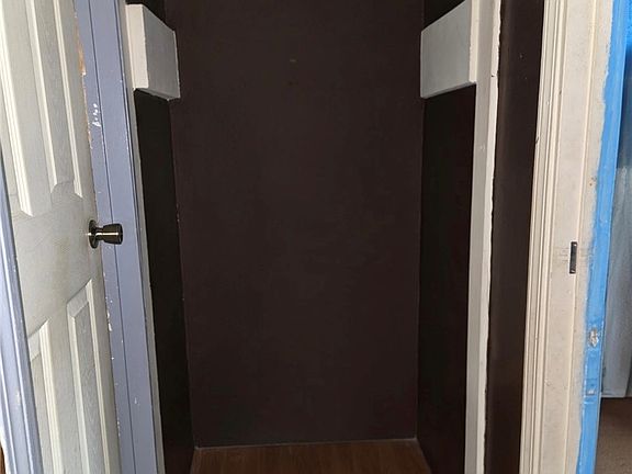 4th image of 723 Mary St