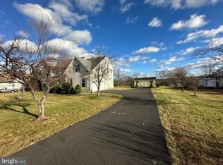 106 Clover Ln, Perkiomenville, PA 18074