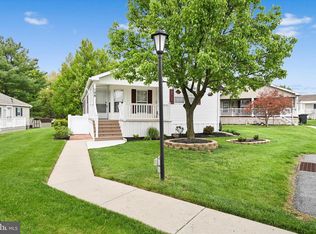 108 Summers Dr, Lancaster, PA 17601
