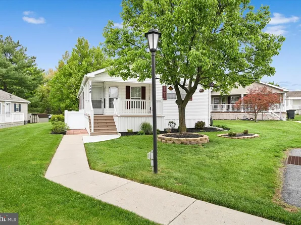 108 Summers Dr, Lancaster, PA 17601