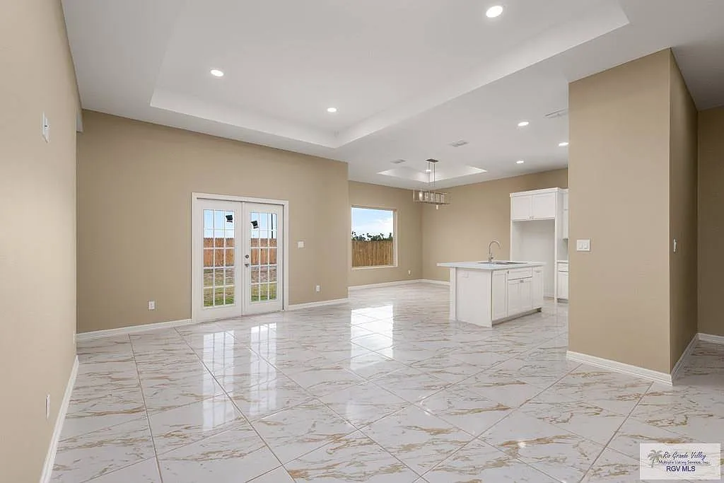 4 bed, 1837 sqft, $2,300 — Photo 2