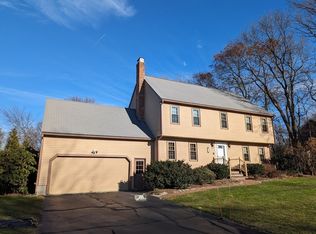 10 Lawrence Dr, Franklin, MA 02038